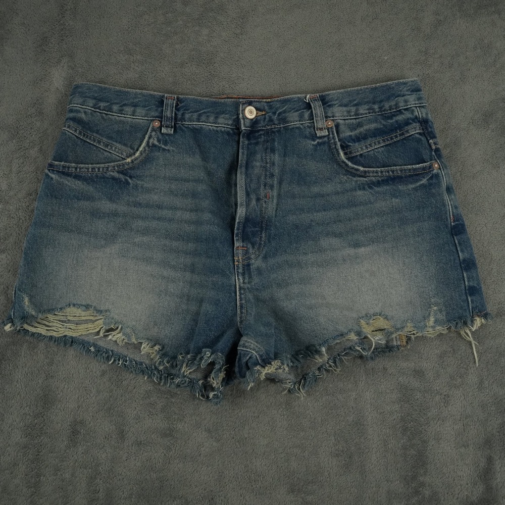 We The Free Button Fly Jean Short Women 32(36) Distressed Denim Raw Hem Cutoffs